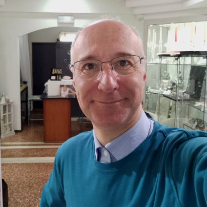 Foto di Bellavere Giorgio, la quarta generazione che accoglie i ckienti nel moderno negozio.
