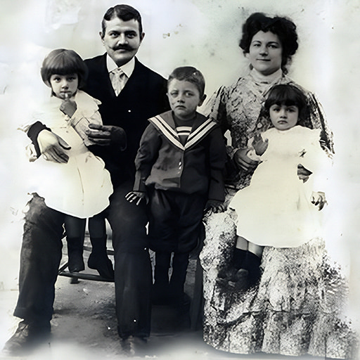 Ritratto fotografico d'epoca della famiglia fondatrice della gioielleia Bellavere di Abano Terme. Unatradizione che dura da 4 generazioni.
