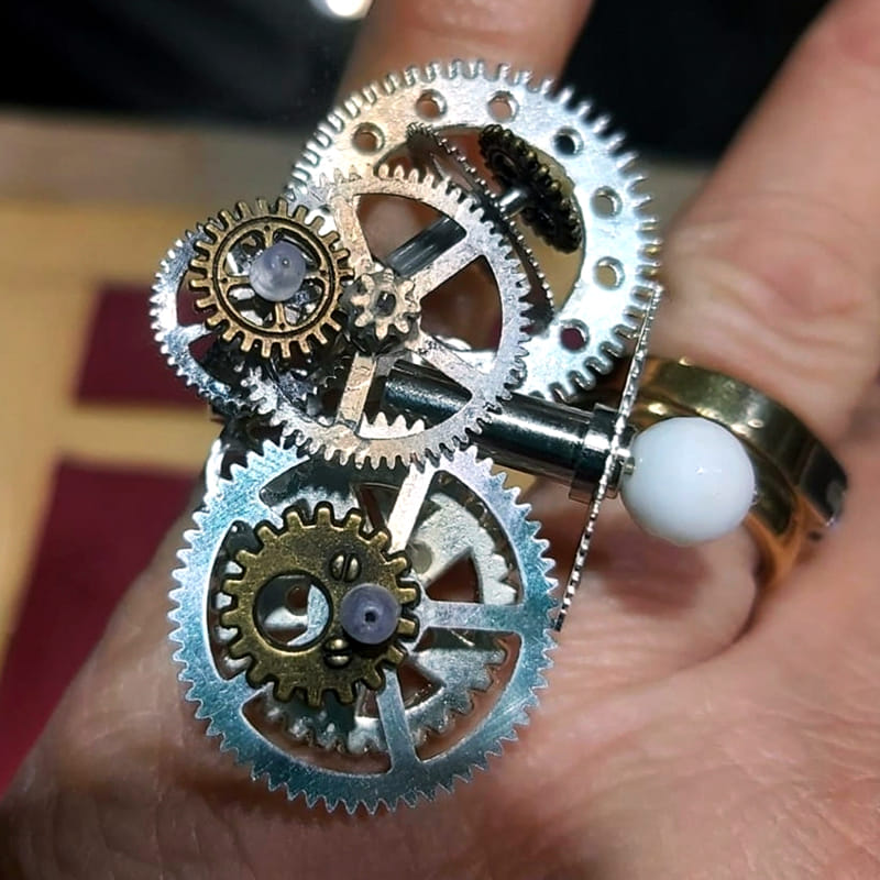 Anello con ingranaggi steampunk - oreficeria e orologeria artigianale Bellavere