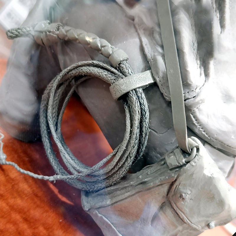 Particolare della frusta e della sacca di Indiana Jones - scultura artigianale in Super Sculpey - Bellavere Abano Terme gioielleri Karatis