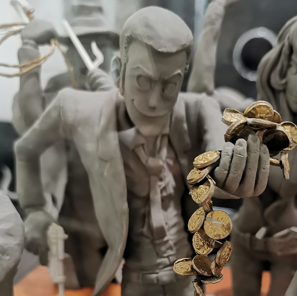 Particolare di Lupin III con dobloni in  mano - scultura artigianale in Super Sculpey - Bellavere Abano Terme gioielleria Karatis