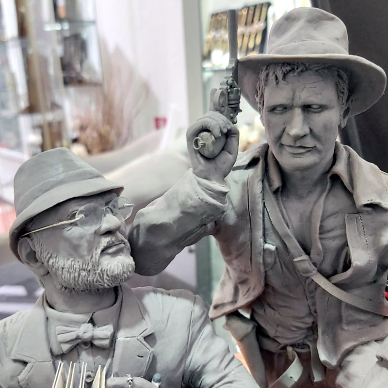 Particolare dei mezzibusti di Indiana Jones e Henry Jones Senior - sculture artigianali in Super sculpey - Bellavere Abano Terme gioielleria Karatis
